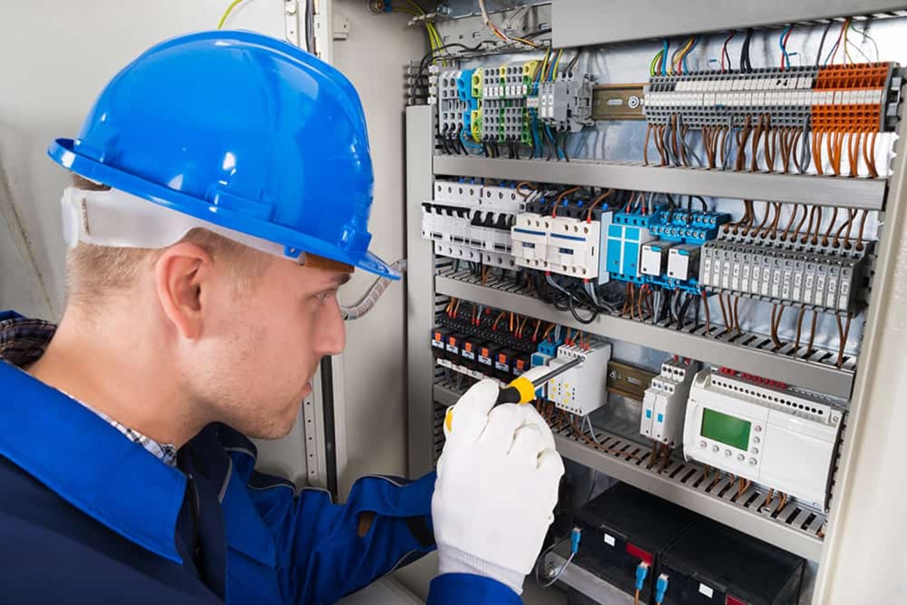 Elektroniker für Energie- und Gebäudetechnik (m/w/d) bei Steuer- und Regeltechnik GmbH Wettin in Wettin-Löbejün/ OT Wettin